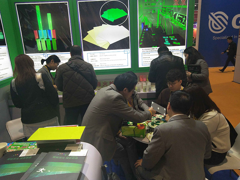 明辉团队参加2019年上海国家广告技术设备展览会